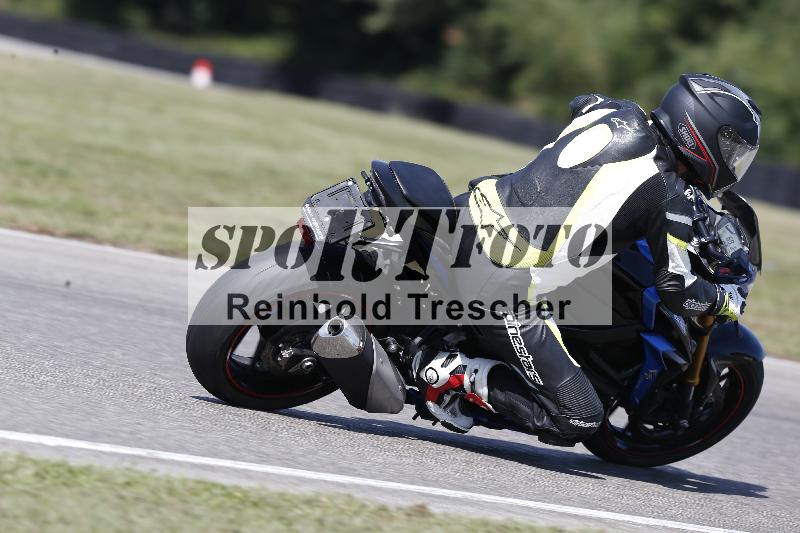 Archiv-2025/49 26.08.2025 Cornu Master School ADR/gruen-vert/unklar